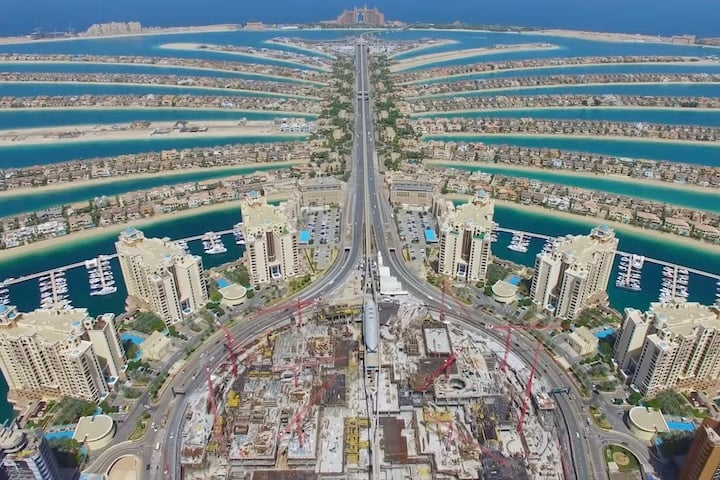 No entanto, apesar de ser reconhecido como uma maravilha da engenharia, o megaprojeto gerou preocupações ambientais.