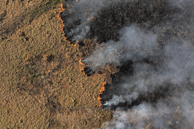 Vista aérea de um incêndio florestal no Pantanal, estado de Mato Grosso, Brasil, em 5 de setembro de 2021  