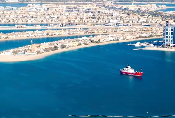 Especialistas sugerem uma gestão ambiental contínua e ativa, incluindo a criação de recifes artificiais, para mitigar esses efeitos.