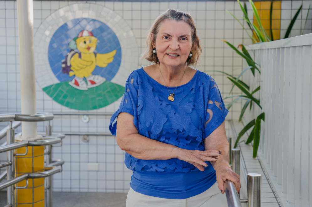 Aos 80 anos, Célia atua diariamente no Colégio Canarinho(Foto: FERNANDA BARROS)