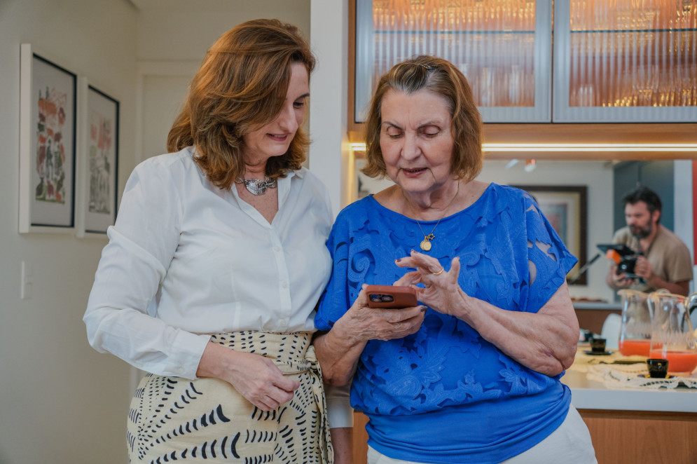 Nos bastidores, mãe e filha falaram sobre o colégio, inteligência artificial e cuidados com a saúde(Foto: FERNANDA BARROS)