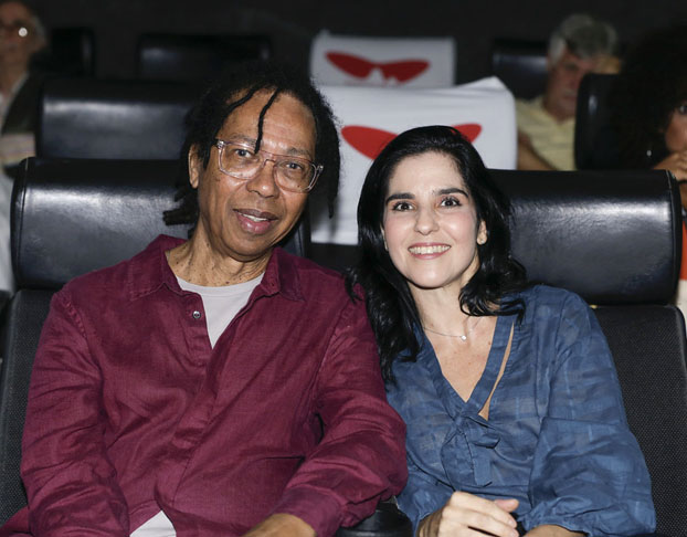 Desde 2000, Djavan é casado com Rafaela Brunini, com quem vive no Rio de Janeiro. O cantor é pai de cinco filhos. Flávia Virgínia, o cantor Max Viana e o produtor João Thiago são frutos do relacionamento com Maria Aparecida Viana. Já Inácio e Sofia nasceram do atual casamento do cantor.
