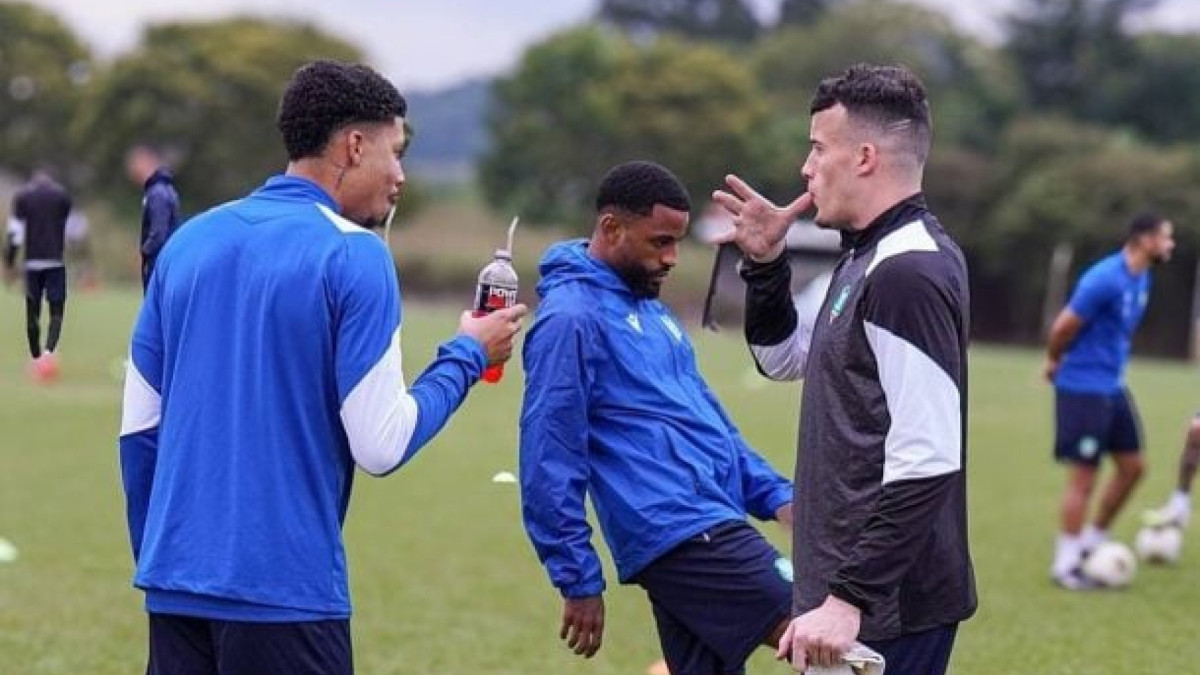 Vitória fora de casa pode valer aos surinameses a vaga para jogar pela primeira vez uma Copa do Mundo