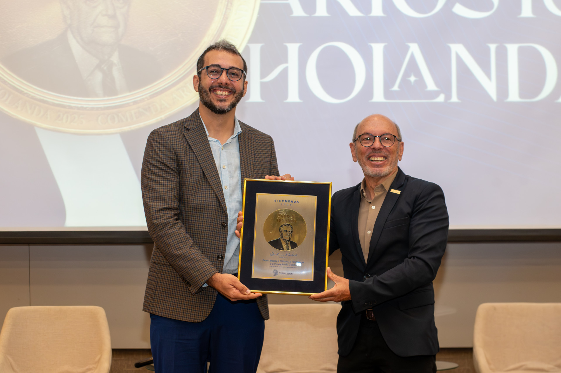 Guilherme Muchale recebe Comenda Ariosto Holanda