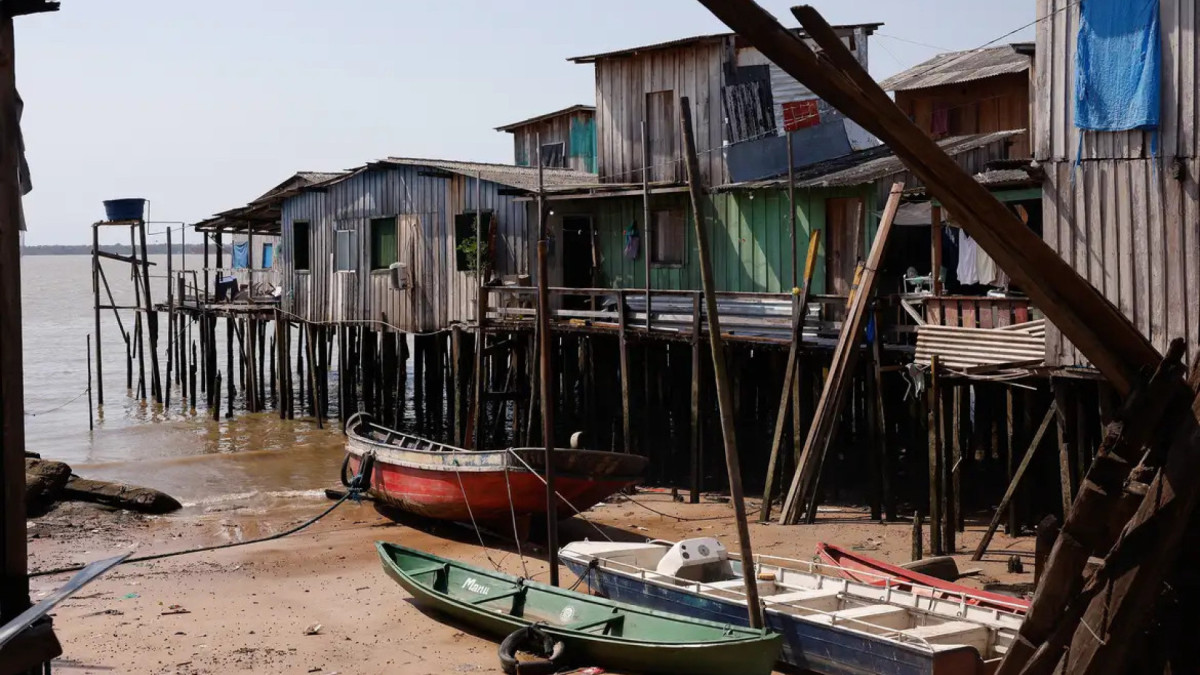 Estrutura precária da Vila da Barca, em Belém, reproduz desigualdades e reafirma racismo ambiental