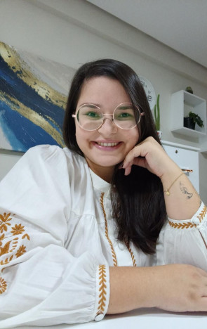 A psic&oacute;loga Kamila Nobre compara a l&oacute;gica dos v&iacute;deos virais e o olhar da psicoterapia(Foto: Kamila Nobre / Acervo Pessoal)