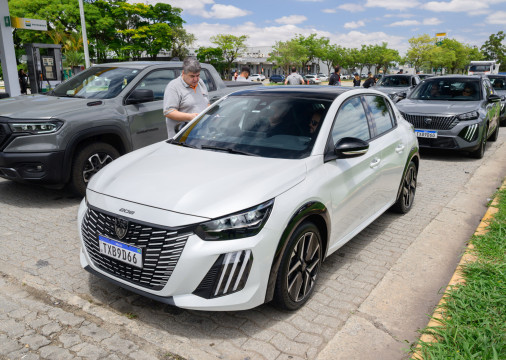 Pegeout 208 GT Hybrid