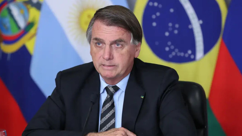 Superintendência da PF tem buzinaço e marcha fúneb...