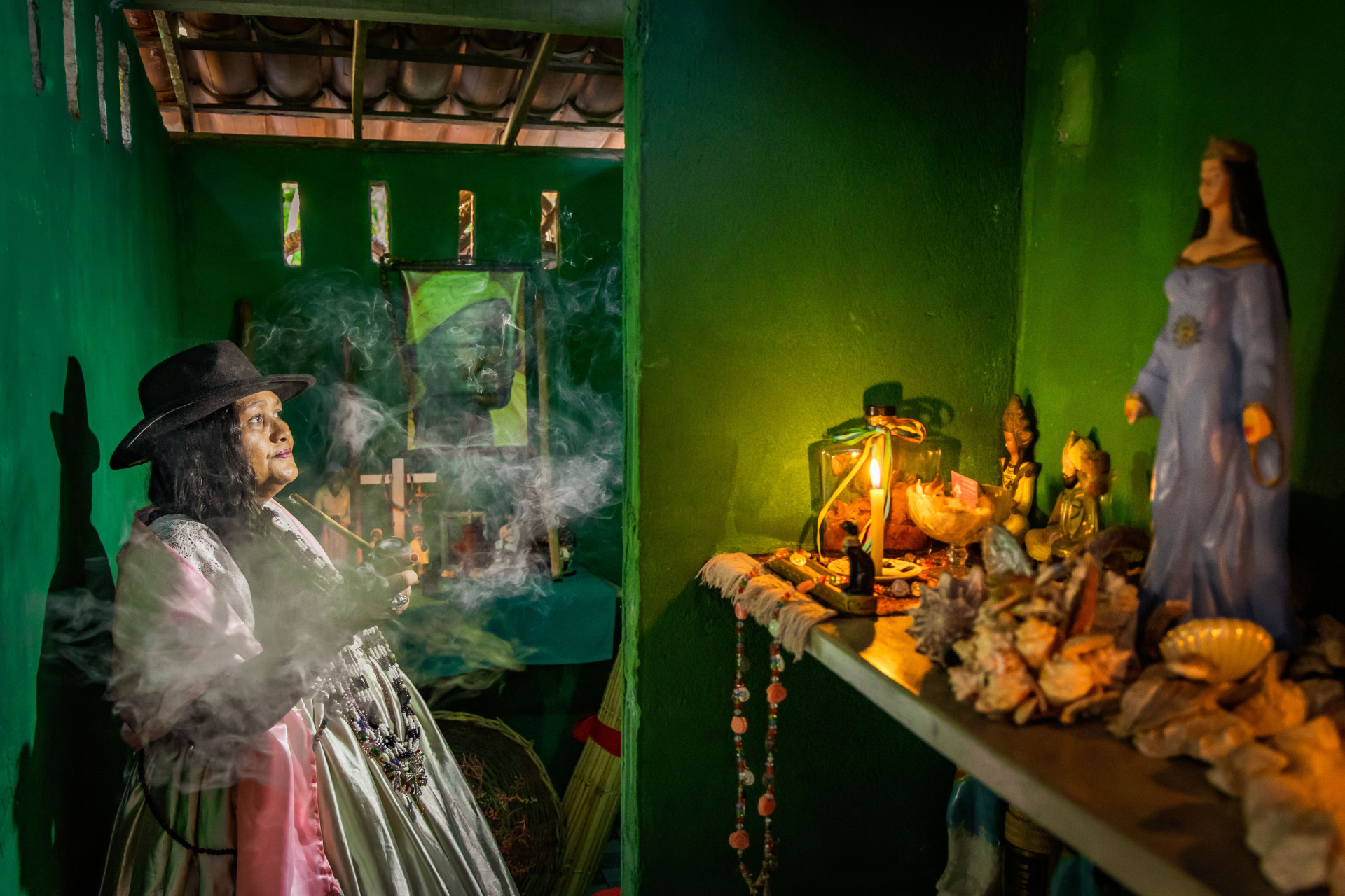 Aquiraz, CE, BR 13.06.25 Aumento do número de praticantes da Umbanda no Município de Aquiraz  - Na foto: Graça Silva (Mãe Graça) (Fco Fontenele/O POVO) (Foto: FCO FONTENELE)