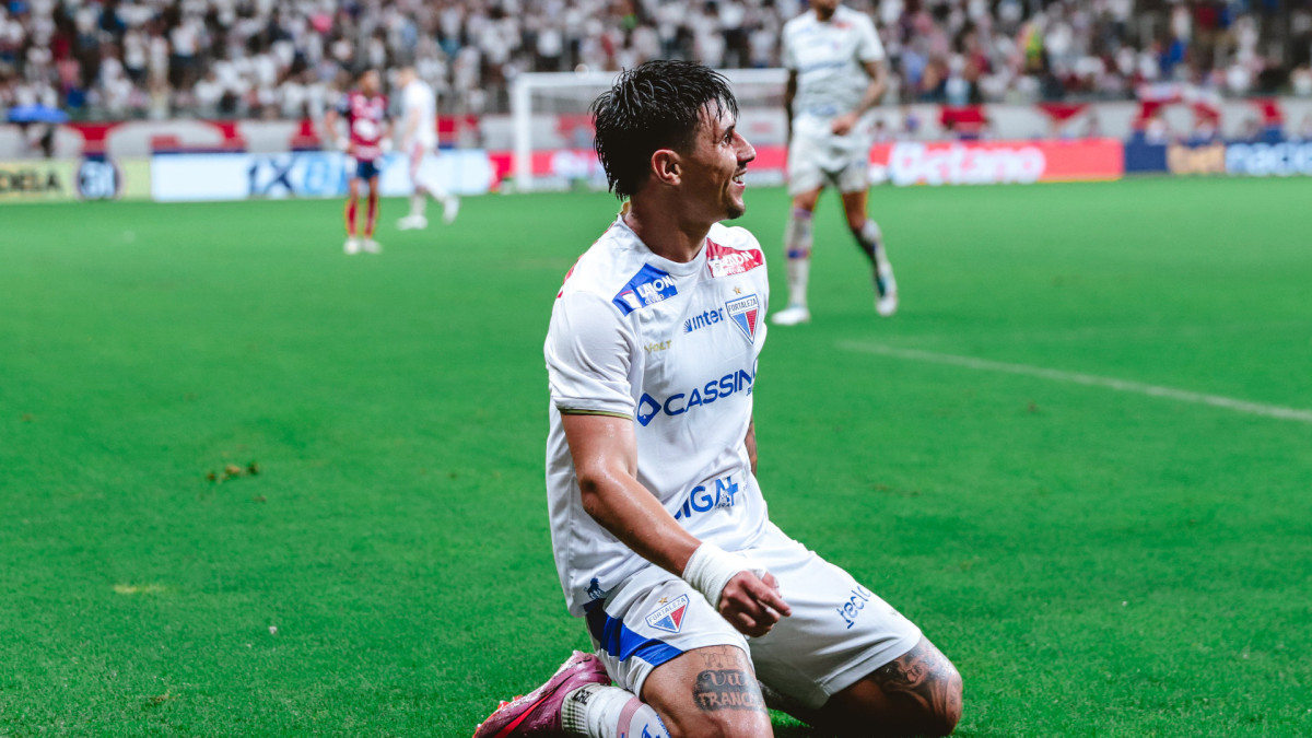 Adam Bareiro comemora gol no jogo Bahia x Fortaleza, na Fonte Nova, pelo Campeonato Brasileiro Série A 2025