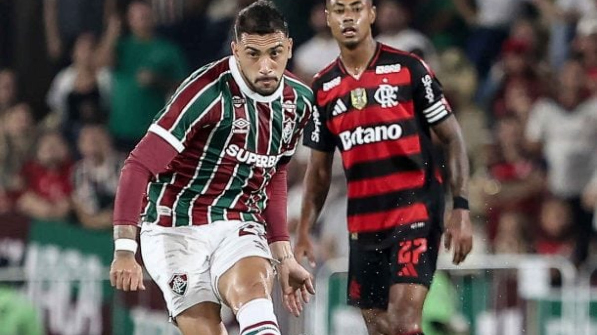 Treinador, que não poderá contar com Renê, suspenso pelo terceiro amarelo, fala sobre a chance de escalar zagueiro na lateral esquerda