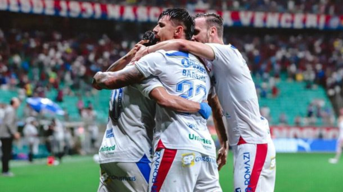 Time cearense bate equipe baiana por 3 a 2 nesta quinta (20), na Arena Fonte Nova, e se aproxima do Santos, primeiro fora do Z4