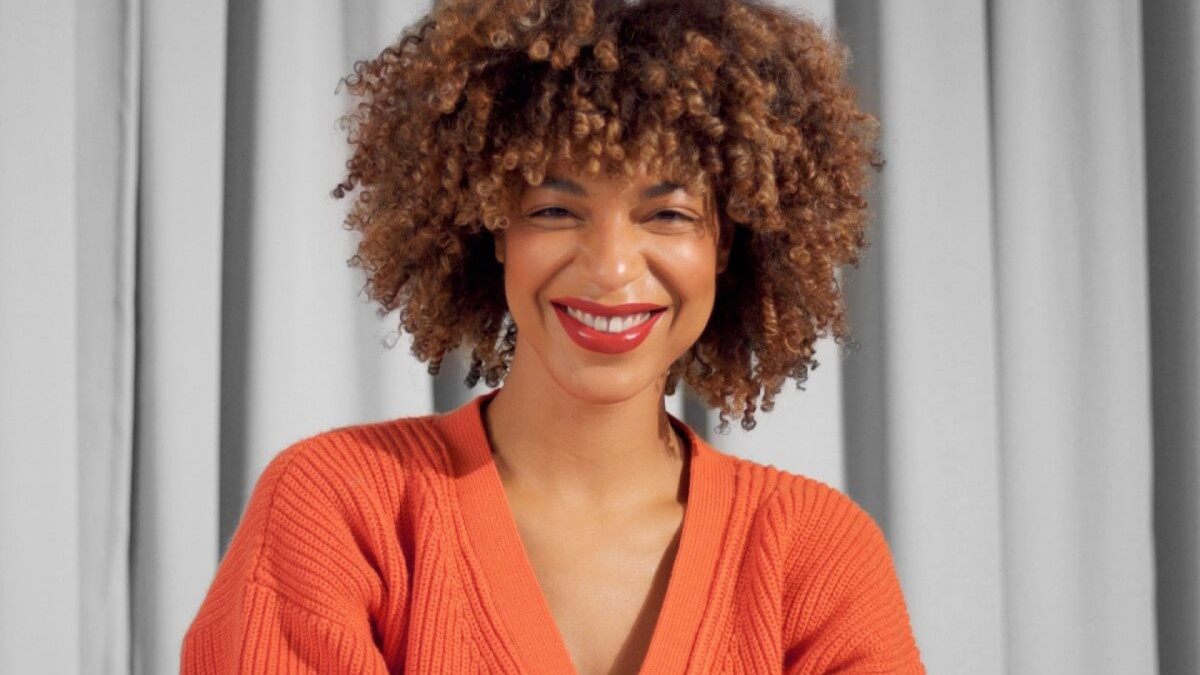 Maquiagem para pele negra: 7 dicas para escolher os produtos ideais