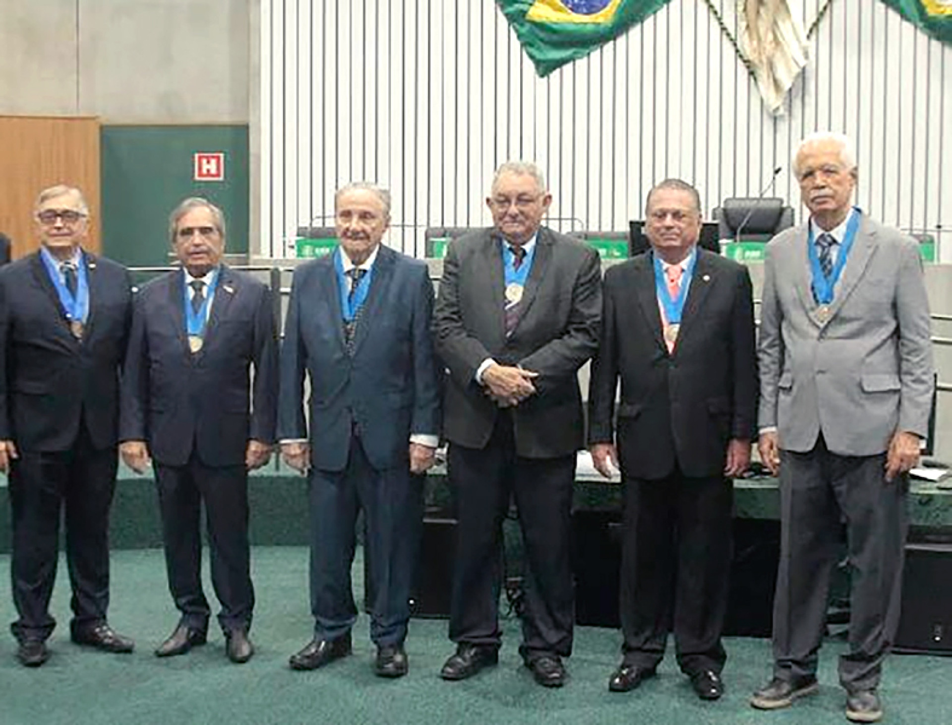 Homenageados na Assembleia Legislativa, atual e ex-presidentes da Academia Cearense de Engenharia, Fernando Nunes, Flávio Barreto, Lyttelton Fortes, Salvador da Rocha, Victor Frota Pinto e Antônio Albuquerque (Foto: acervo pessoal)