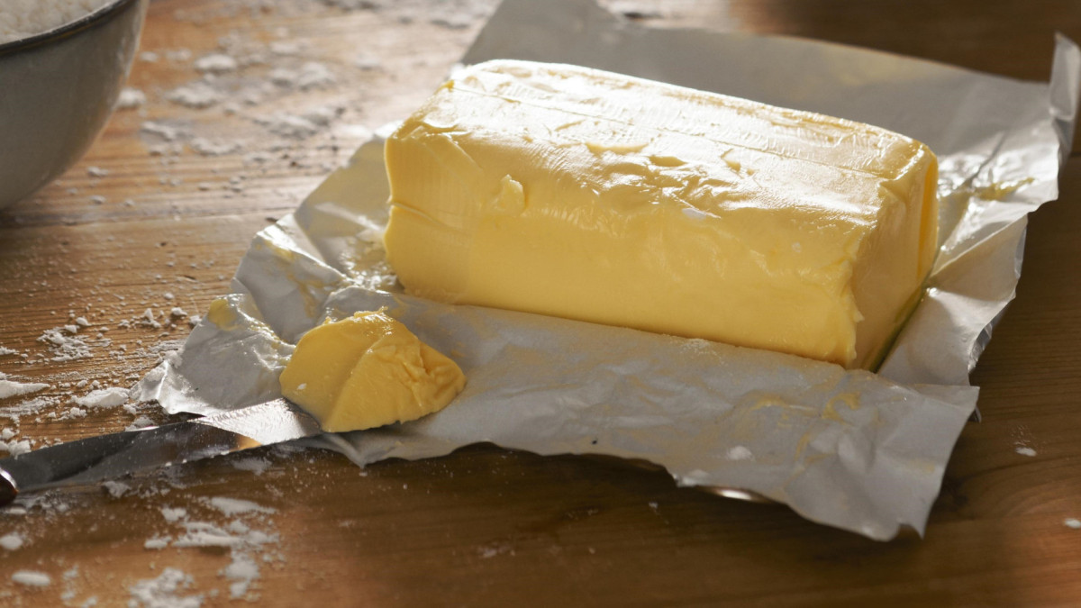 No Brasil, a Justiça só permite que manteiga seja produzida com gordura láctea 