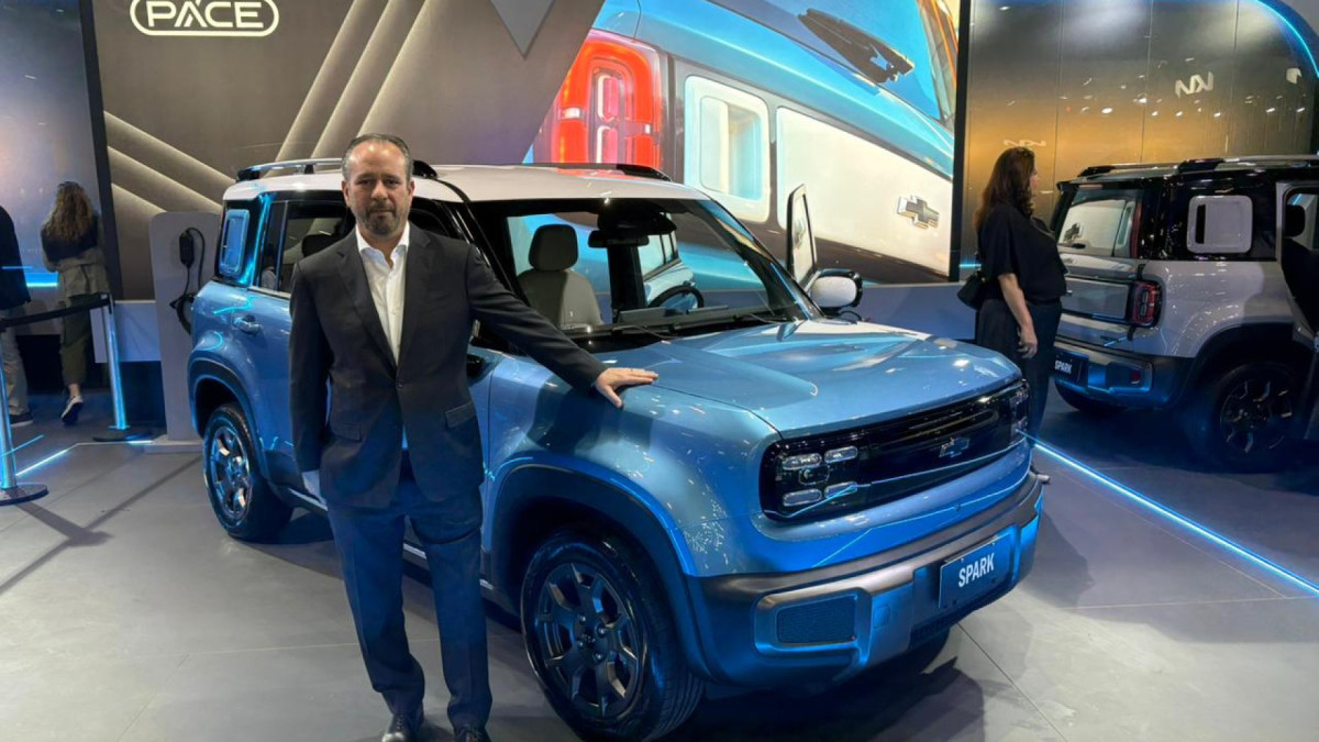 ￼RODRIGO Teixeira no estante da Pace no Salão do Automóvel