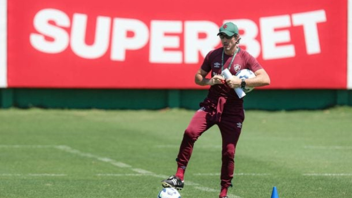 Zubeldía não conta com Thiago Silva e Lucho Acosta para a partida deste sábado, pelo Brasileirão; veja provável escalação