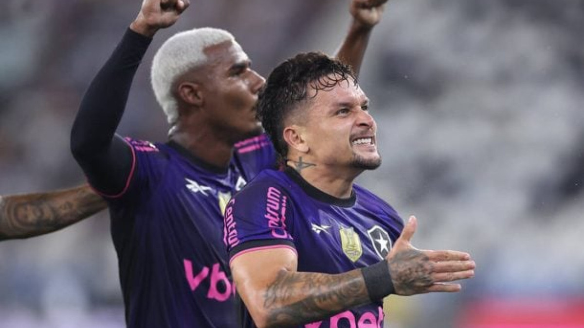 Atacante marcou gols nos últimos três jogos e reconquistou a titularidade no Glorioso, que venceu o Grêmio neste sábado.