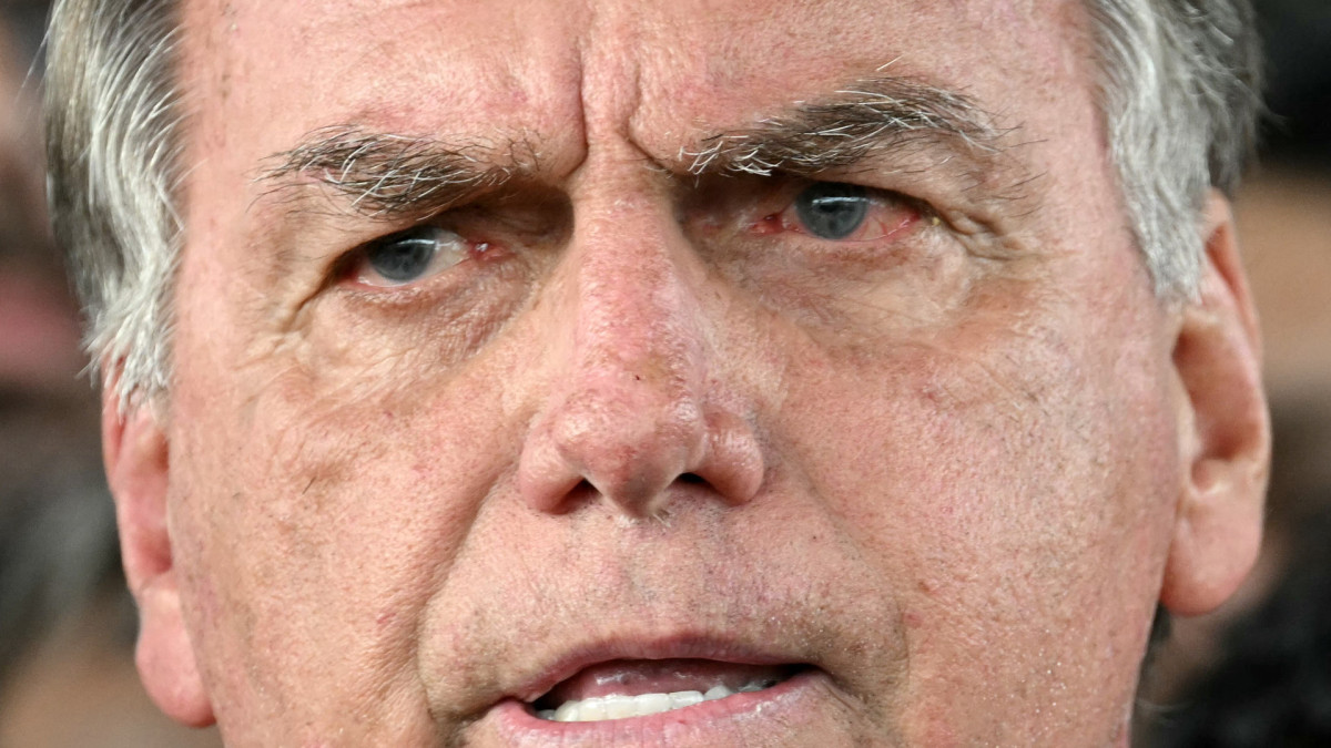 Destino político de Bolsonaro iniciará a ser desenhado em audiência de custódia marcada para este domingo, 23, às 12 horas, no STF, em Brasília, que avaliará a legalidade da prisão preventiva