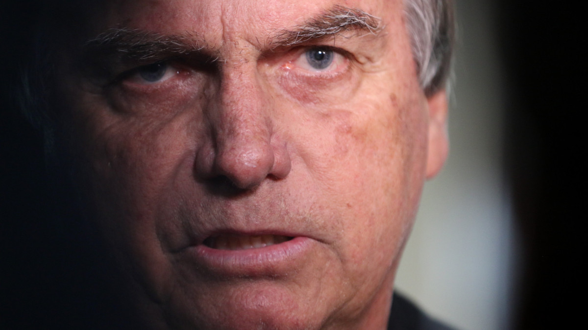 Bolsonaro tentou violar a tornozeleira eletr&ocirc;nica