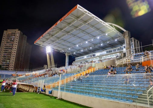 Fortaleza, Ce , BR - 21.11.25 - Classico Rainha - Primeiro jogo da final do campeonato cearense feminino entre as equipes do Ceará e Fortaleza no Estádio Presidente Vargas (FCO FONTENELE/O POVO)