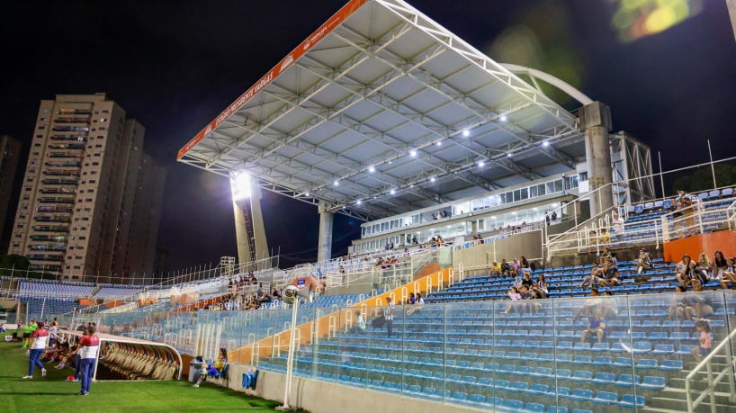 Fortaleza, Ce , BR - 21.11.25 - Classico Rainha - Primeiro jogo da final do campeonato cearense feminino entre as equipes do Ceará e Fortaleza no Estádio Presidente Vargas (FCO FONTENELE/O POVO) 