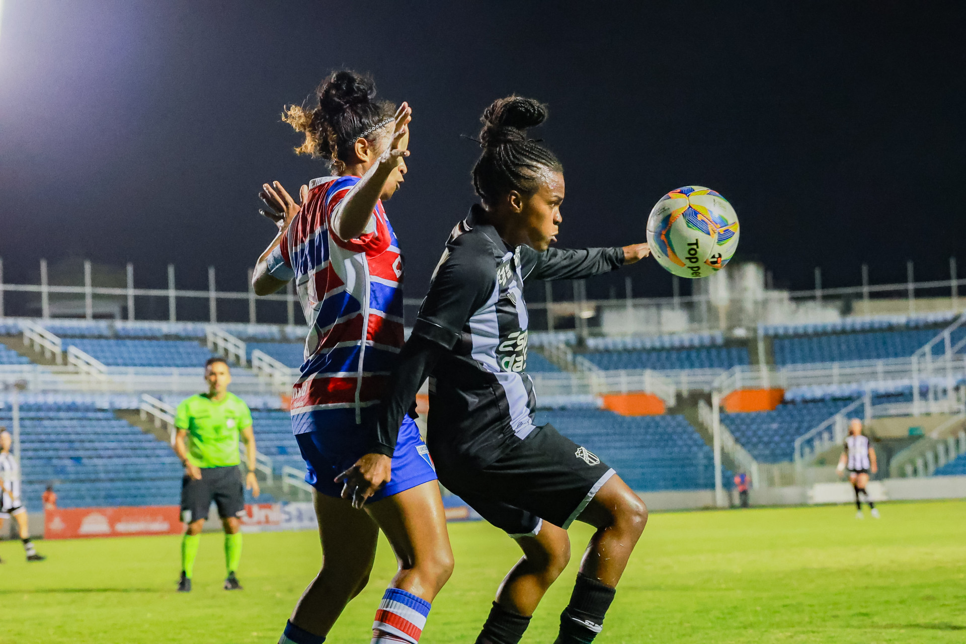 Fortaleza, Ce , BR - 21.11.25 - Classico Rainha - Primeiro jogo da final do campeonato cearense feminino entre as equipes do Ceará e Fortaleza no Estádio Presidente Vargas (FCO FONTENELE/O POVO) (Foto: FCO FONTENELE)