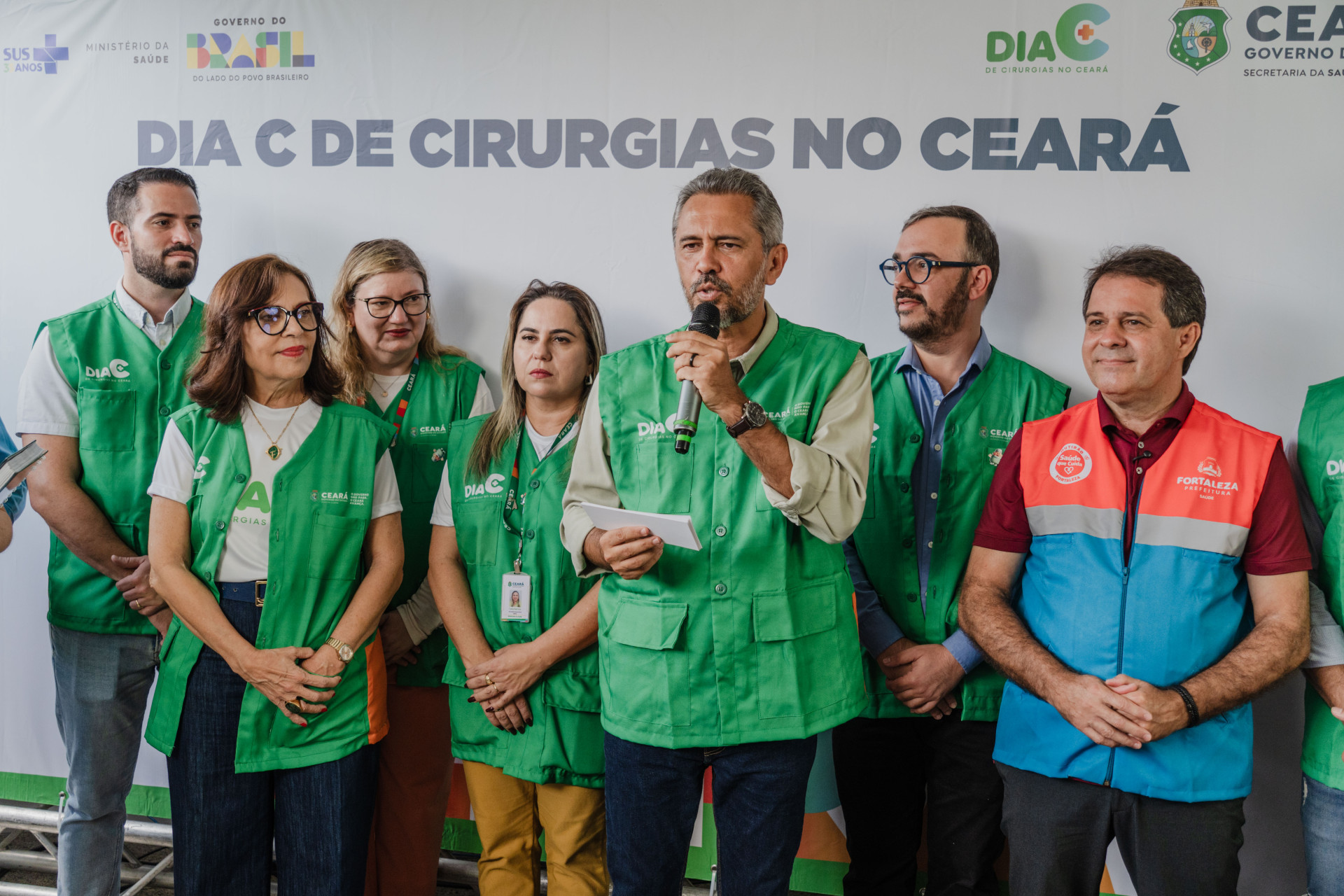FORTALEZA, CEARÁ, BRASIL, 22-11-2025: Dia C de Cirurgias, no Hospital Infantil Albert Sabin. A abertura do mutirão contou com a presença do Governador do Estado do Ceará, Elmano de Freitas, o Prefeito de Fortaleza, Evandro Leitão, a Diretora do Hospital Albert Sabin, Fábia Linhares, e demais autoridades. (Foto: Fernanda Barros/ O Povo)(Foto: FERNANDA BARROS)