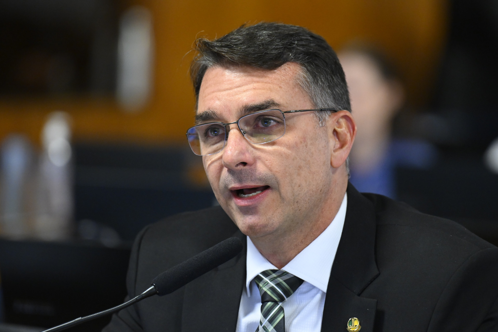 Flávio Bolsonaro convocou vigília para orar pelo pai neste sábado, às 19h, em Brasília (Foto: Andressa Anholete/Agência Senado)