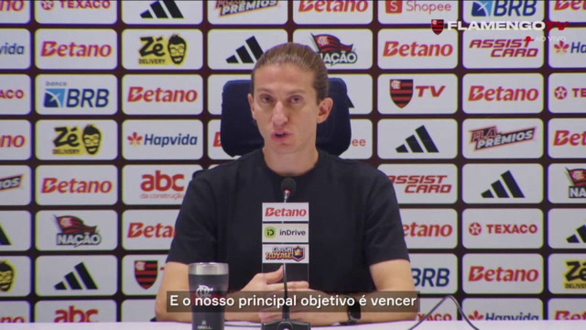 Filipe Luís evita falar em possível jogo do título brasileiro 