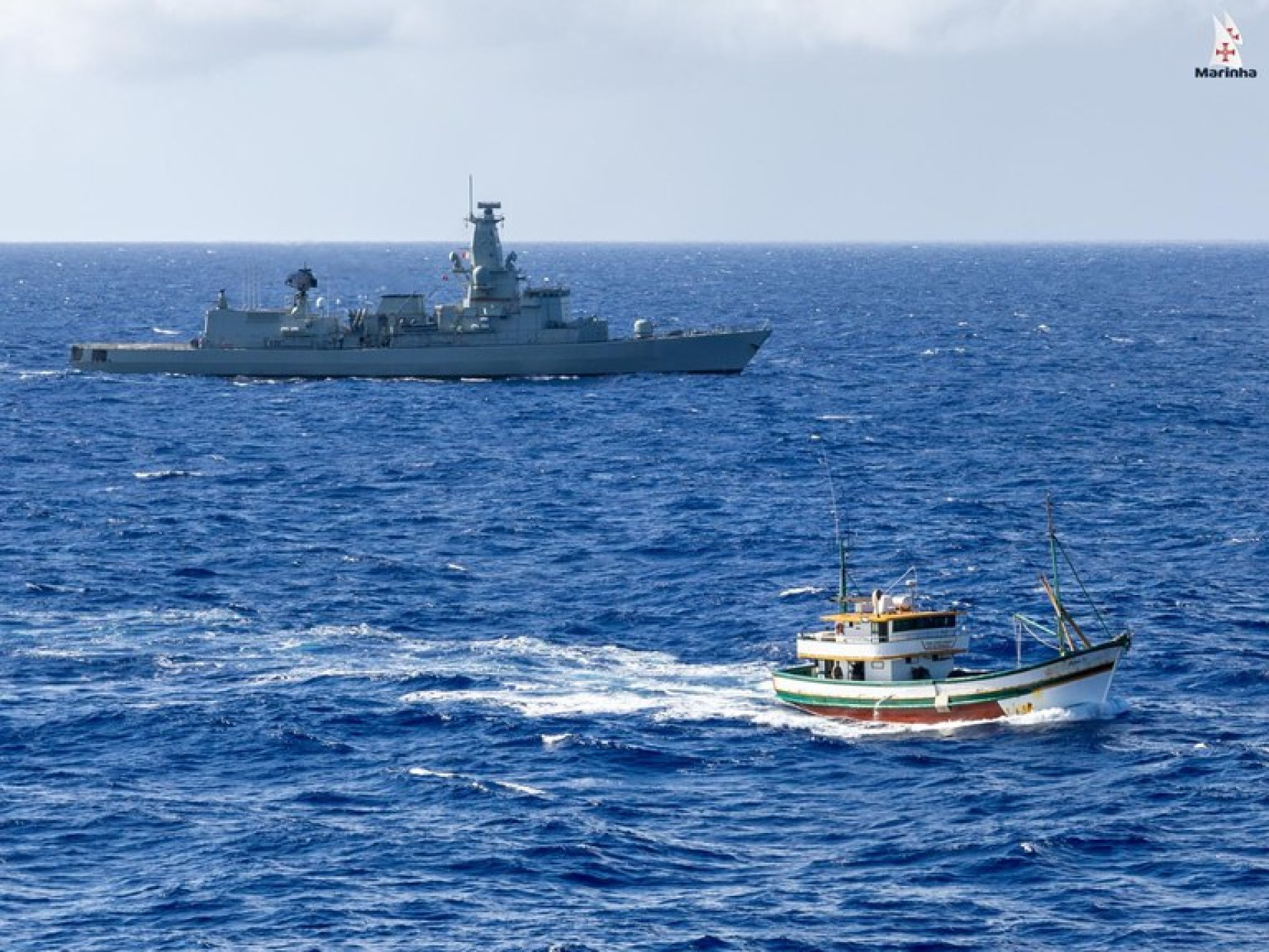 Embarcações inteceptadas em operação internacional de combate ao tráfico transnacional de drogas