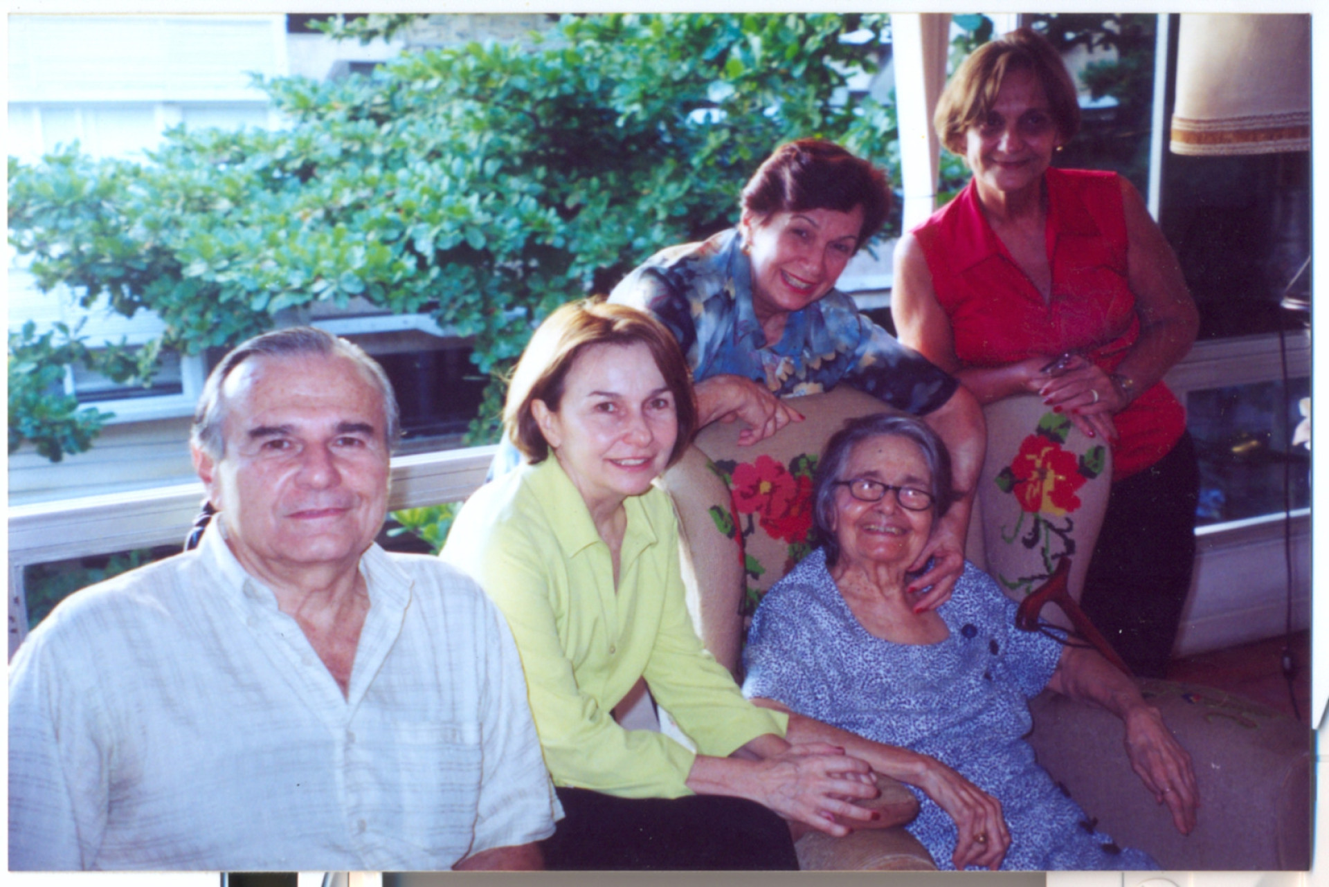 General Licínio com a escritora Rachel de Queiroz, irmãs e prima(Foto: Arquivo Pessoal)
