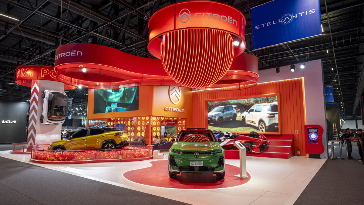 Estande da montadora francesa no Salão 2025