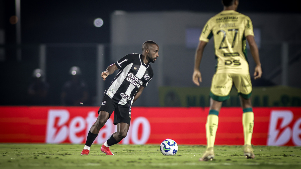 Dieguinho, volante do Ceará, durante jogo contra o Mirassol