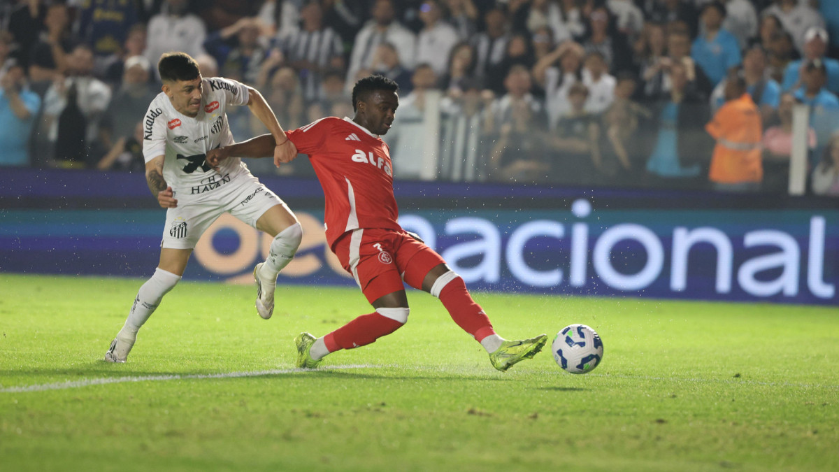 Internacional e Santos se enfrentam hoje, 24, pelo Brasileirão. 