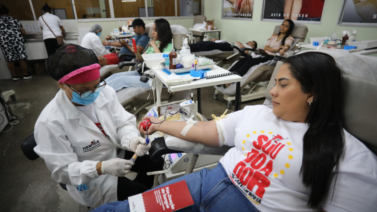Semana do Doador de Sangue começou na sede do Hemoce, em Fortaleza, com show do Zé Cantor