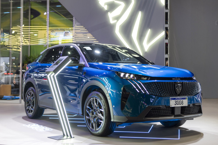 O conjunto mecânico do Peugeot 3008 GT é formado por motor 1.6 a gasolina, que entrega 180 cv a 5.550 rpm e 300 Nm de torque a 2.000 rpm