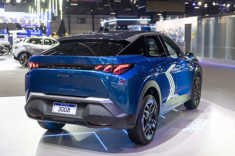 Peugeot 3008 GT na cor Blue Obsession