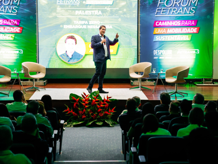 FORTALEZA, CE,  BR - 24.11.25   -  VI Fórum Fetrans - Debate sobrea a temática da sustentabilidade no transporte público urbano - Na foto: Jilmar Tatto (Fco Fontenele/O POVO)