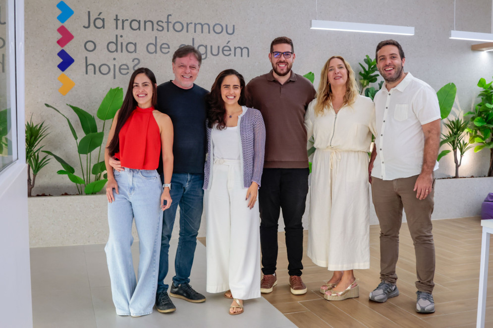 Riamburgo Ximenes, irmão da Ana, com as filhas Marília e Mariana; e Ana, com Regis e Renan. (Foto: Samuel Setubal)