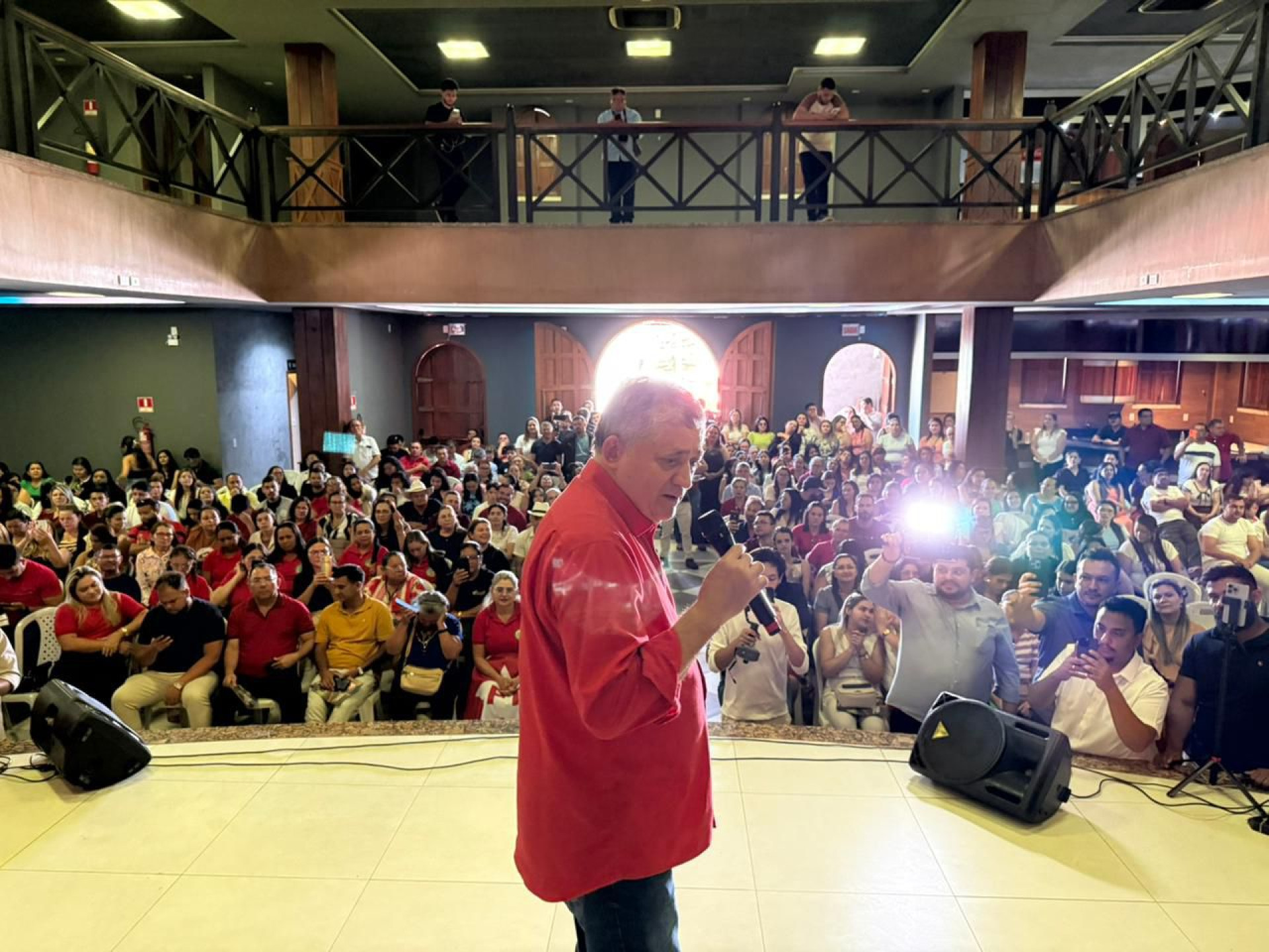 Guimarães finalizou a semana com dois encontros com prefeitos e lideranças no Cariri Oeste e em Ubajara (Foto: Reprodução/Ascom José Guimarães)