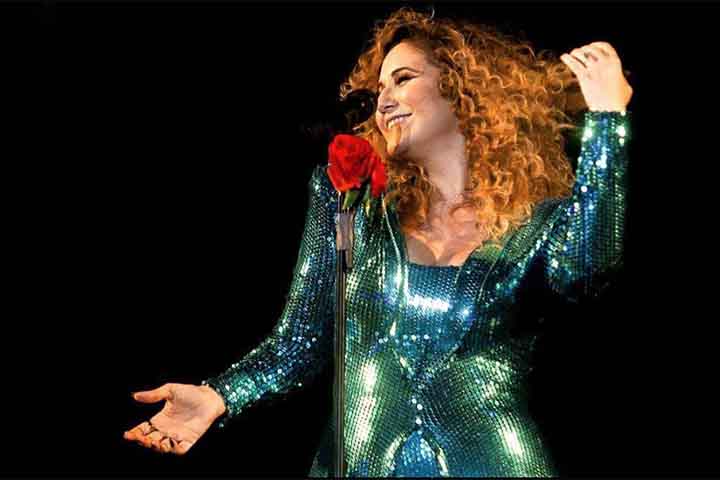 Uma das vozes mais marcantes da música brasileira contemporânea, a cantora Maria Rita celebrou seu 48º aniversário em 9 de setembro de 2025. 
