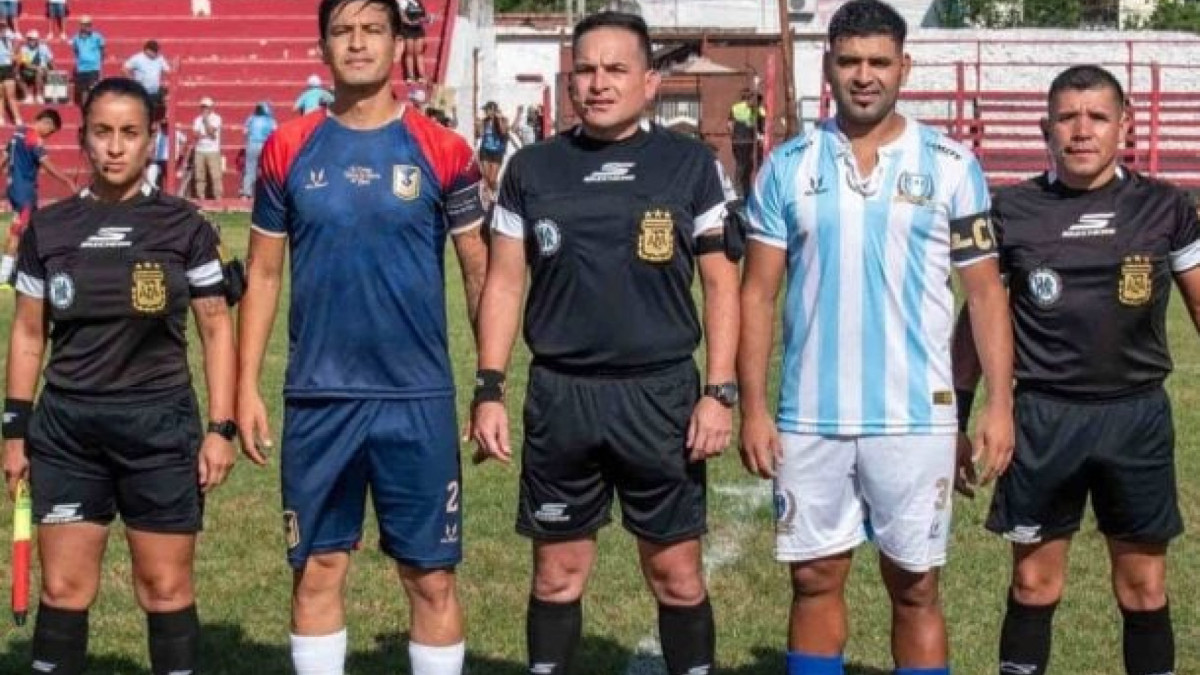 Atletas do Atlético Famaillá permitiram gols do Tucumán Central em liga amadora na Argentina; partida foi encerrada no início do 2º tempo