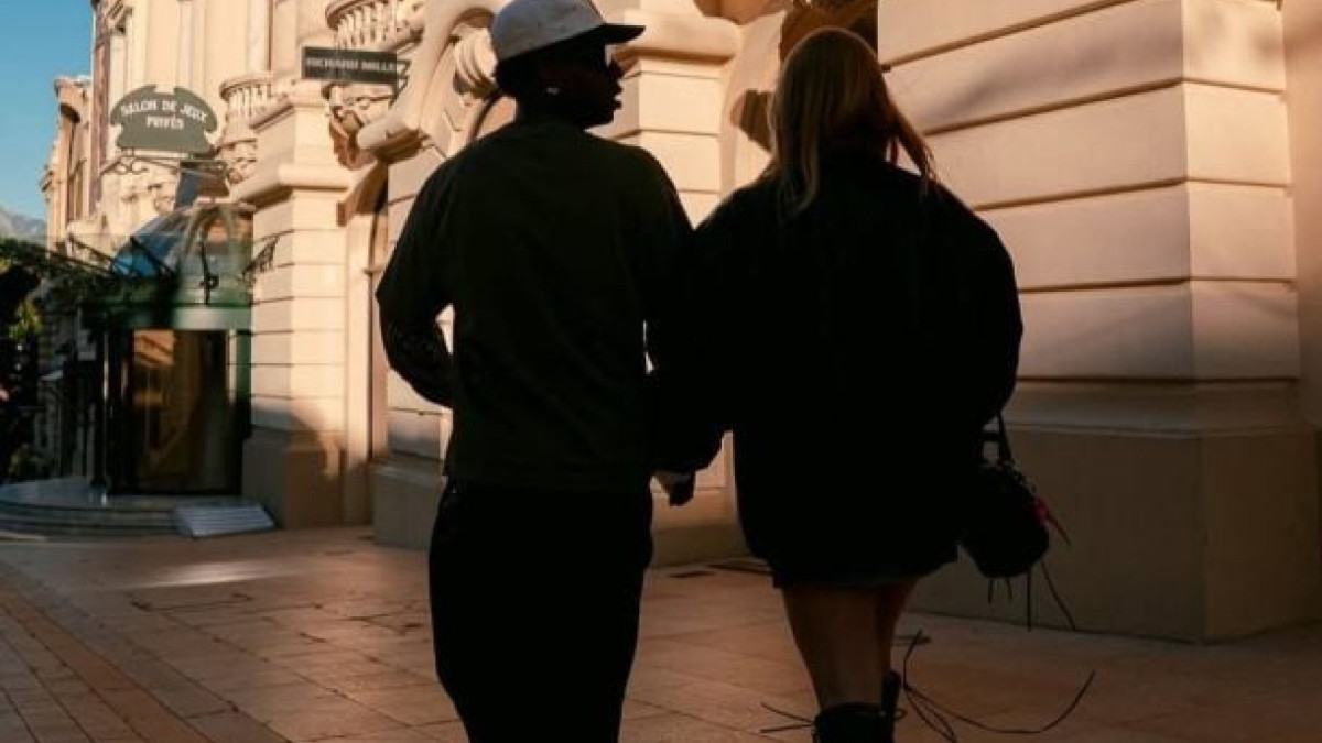 Influenciadora oficializou seu namoro com o camisa 7 do Real Madrid em outubro, meses após o divórcio com o cantor e pai de seus três filhos