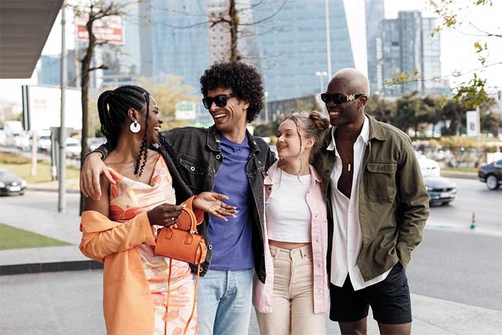 Como são nativos digitais, eles atendem às novas exigências do mercado atreladas às inovações tecnológicas. É o outro lado da moeda.

