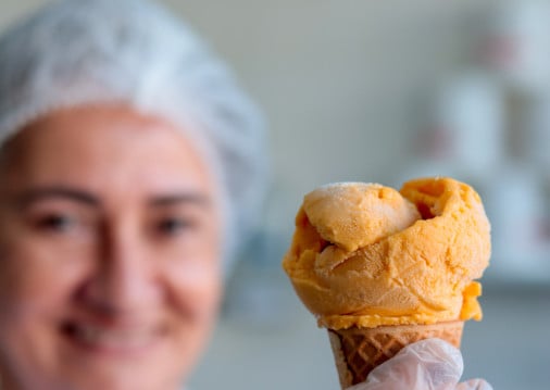 FORTALEZA, CEARÁ, BRASIL, 20-11-2025: LEGADOS sorveteria Juarez. (Foto: Samuel Setubal/ O Povo)