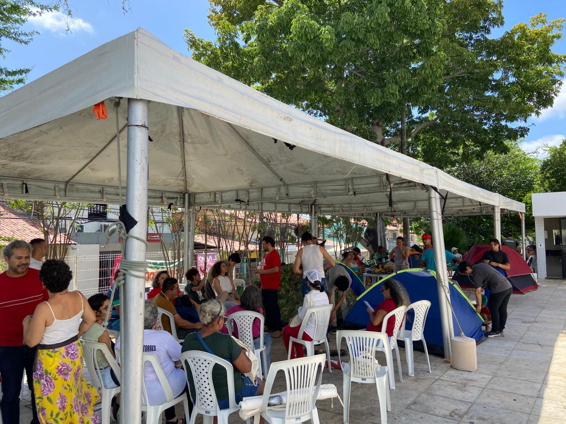 Movimentos montaram barracas nas dependências da Câmara Municipal (Foto: Dvulgação/Campo Popular)