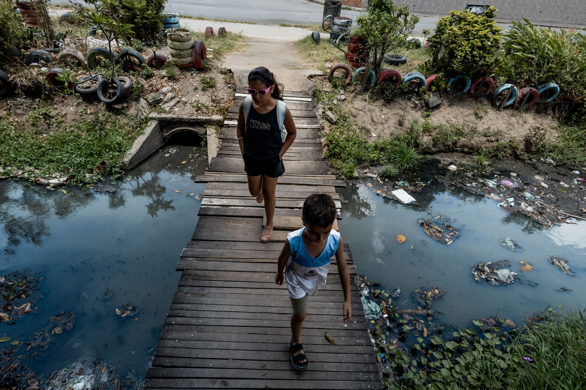 O rio Maranguapinho tem com cerca de 34 km de extensão: lixo toma conta do leito (Foto: FCO FONTENELE)