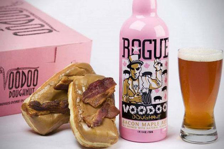 Cerveja de bacon - Voodoo Bacon Maple - A cervejaria Rogue produziu a cerveja com bacon e xarope de bordo, usado como condimento para panquecas. 