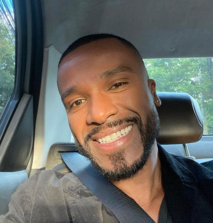 Alexandre Pires é pai de Ana Carolina, nascida em 1993 de um relacionamento na adolescência. Conhecida artisticamente como Carol Pires, ela seguiu a carreira musical.